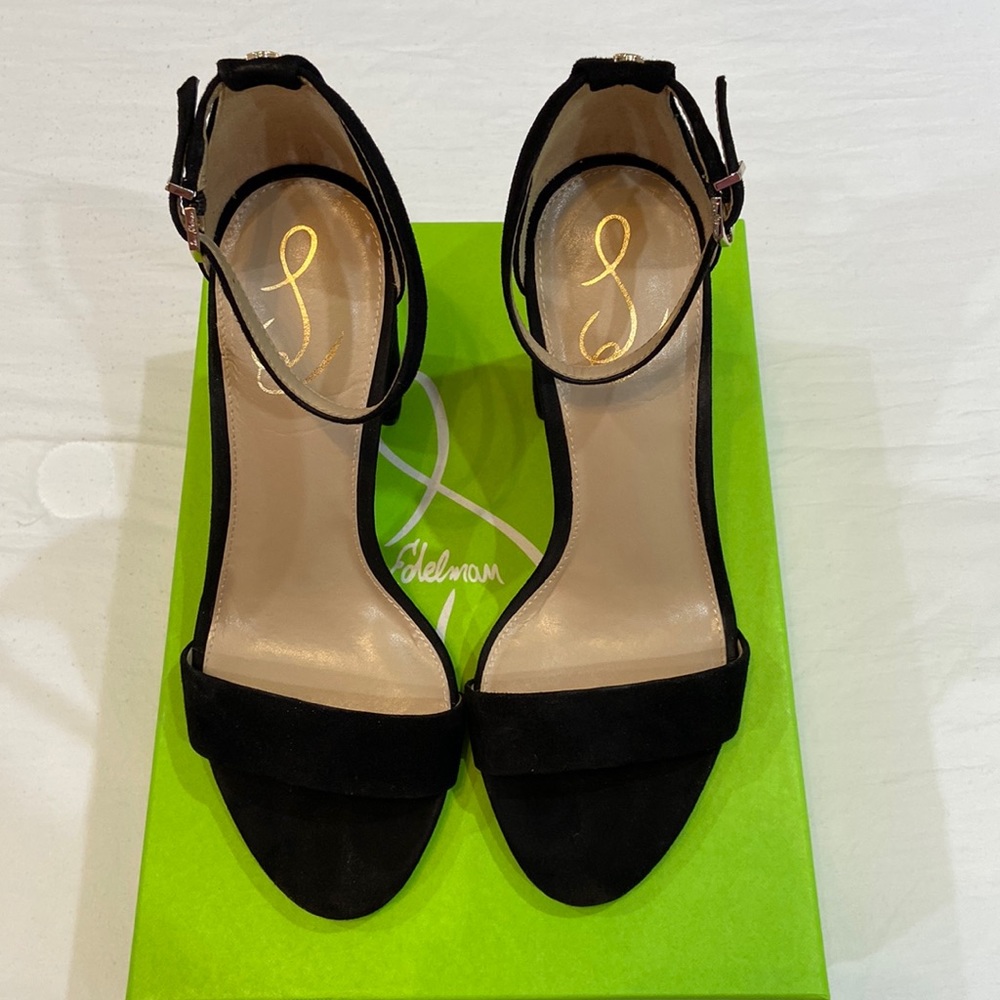 Yaro Block Heel Sandal in Black Suede